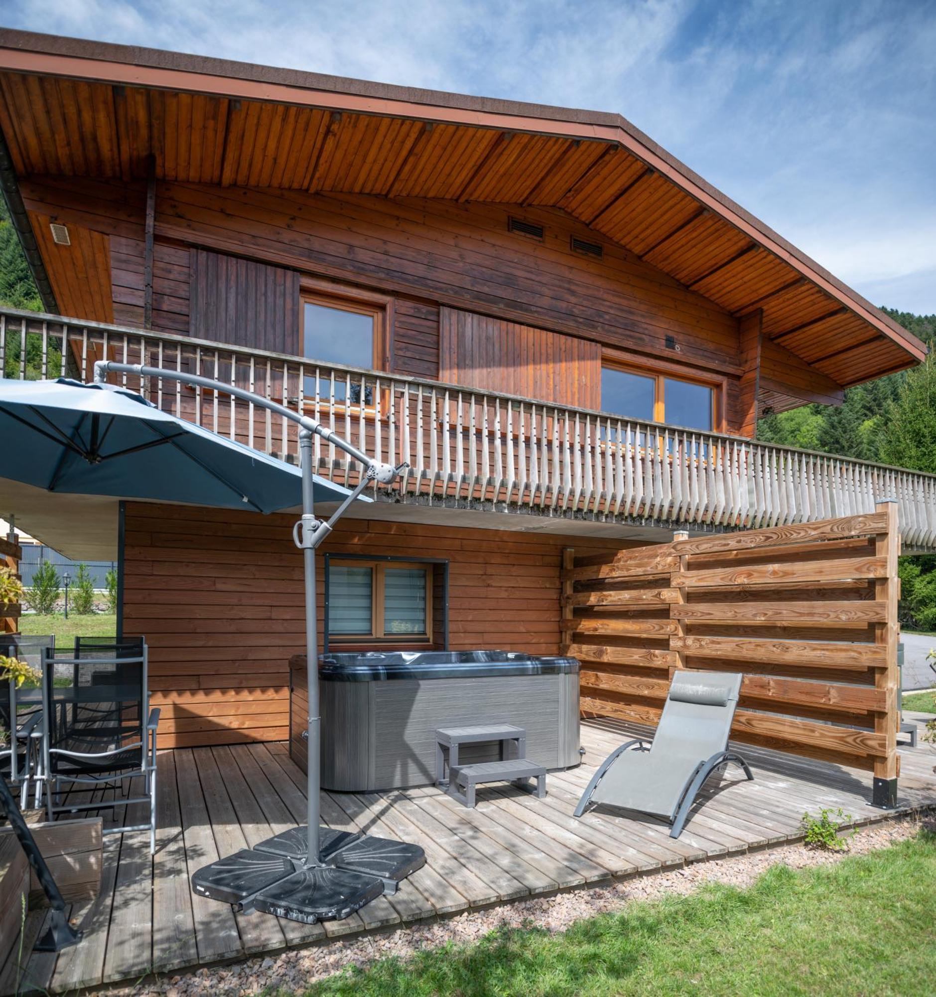 Du Bouchot & Jacuzzi Privatif Proximite Gerardmer & La Bresse Chalet *